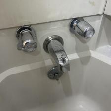 Youngsville-plumber-fixes-bathtub-leak 2